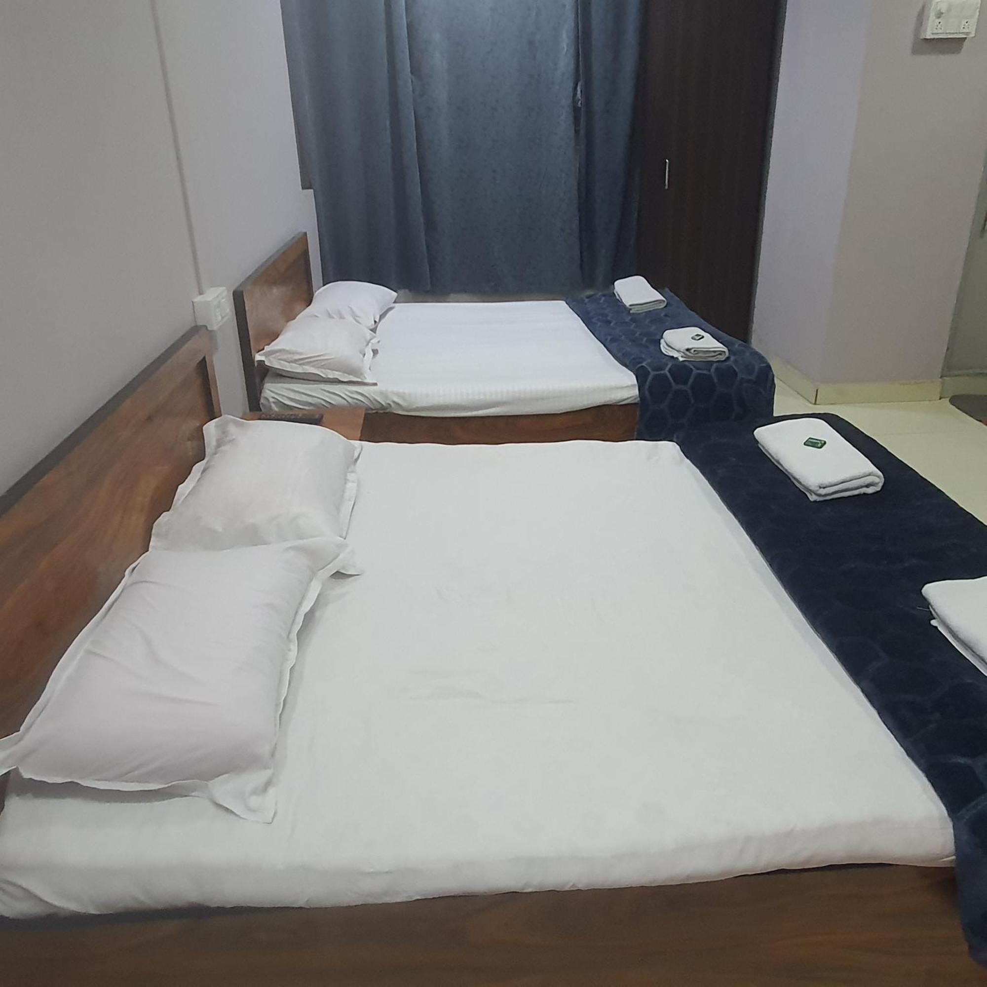 Hotel Family Stay Beside Railway Station Aurangábád Kültér fotó
